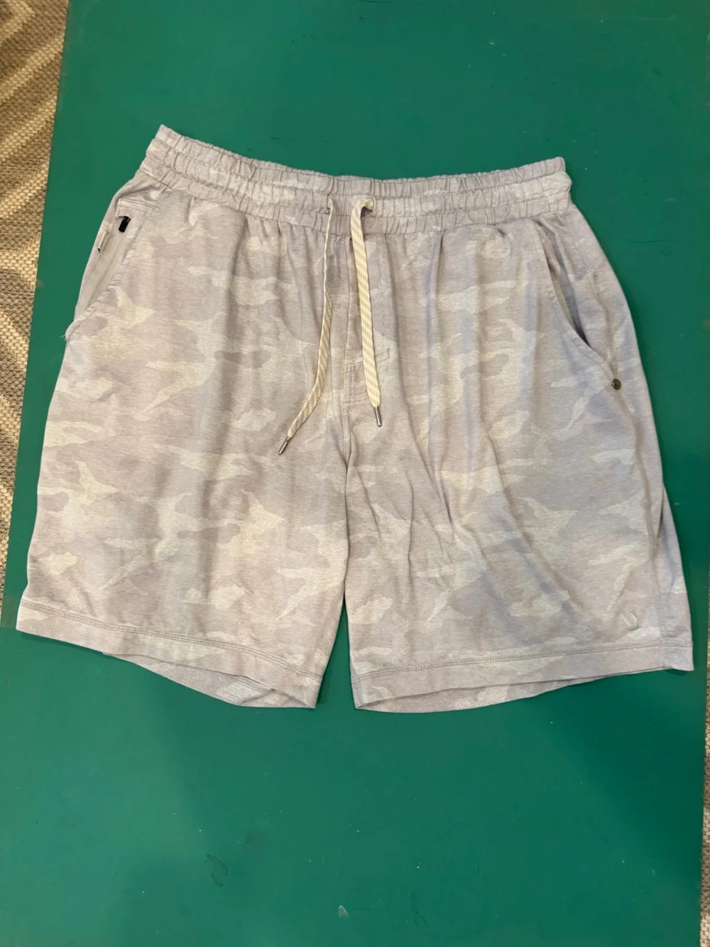 Vuori Ponto Short Grey Camo Size Large